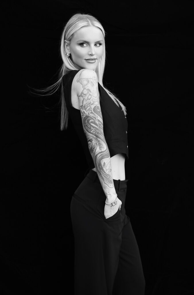 right sleeve tattooed woman - Bisoux De Lune